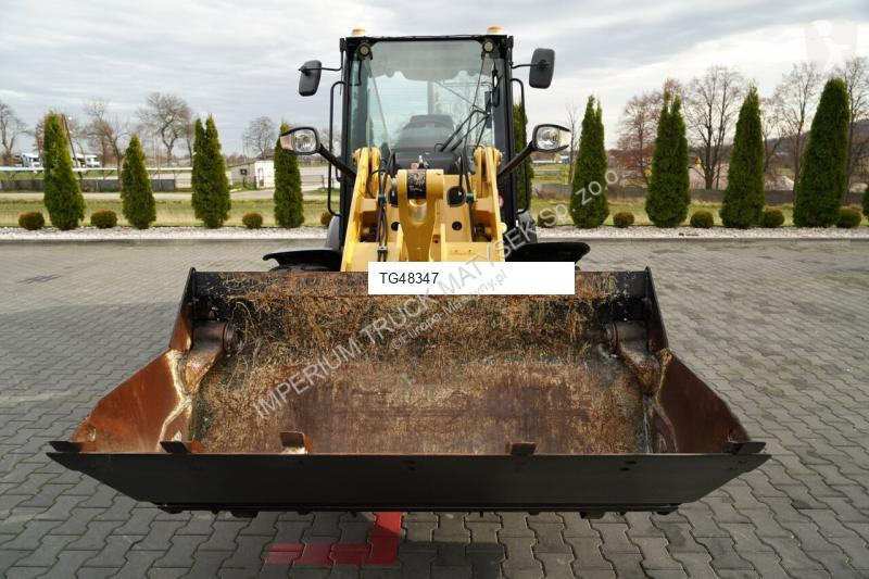 Nakladač Caterpillar 906M