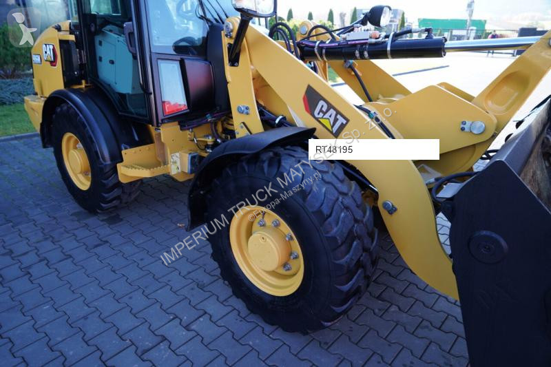 Nakladač Caterpillar 906M