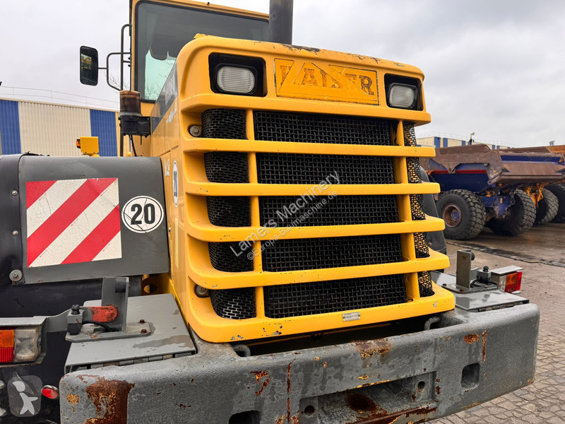 Nakladač Komatsu 3