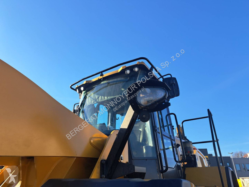 Nakladač Caterpillar 972