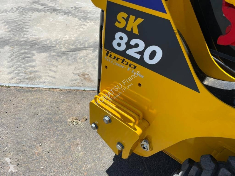 Nakladač Komatsu SK820-8E0