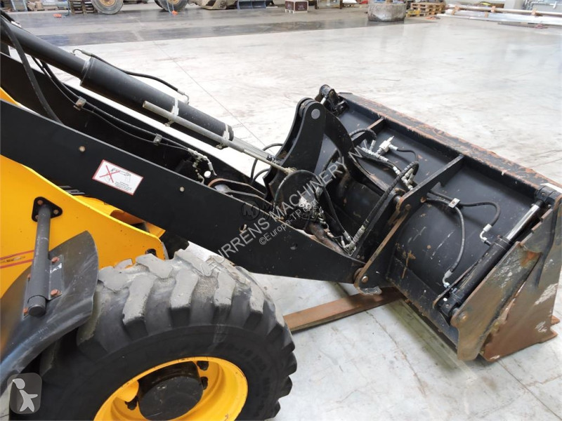 مُحمّلة JCB 406 + Fork