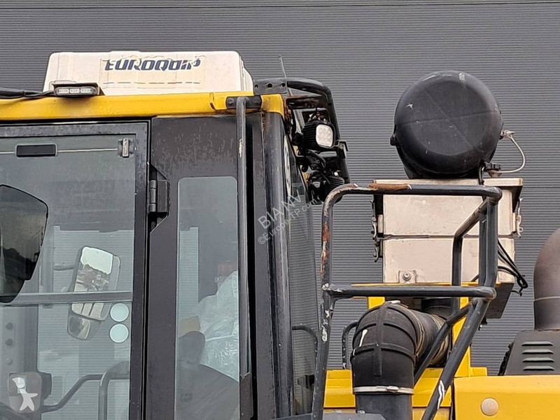 مُحمّلة Komatsu 8