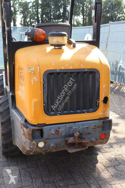 Nakladač Giant V452T