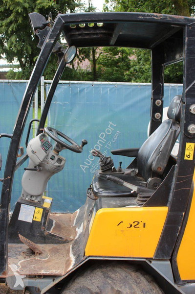 Nakladač Giant V452T