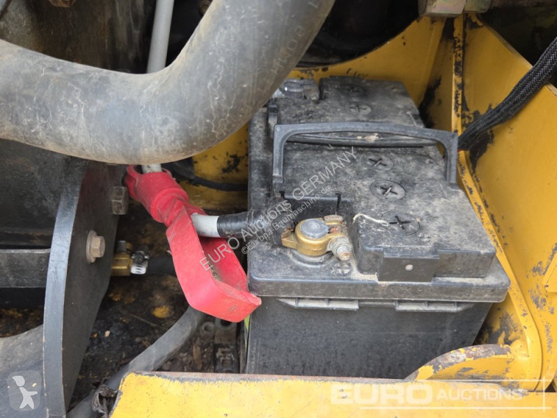 Товарач Caterpillar 216