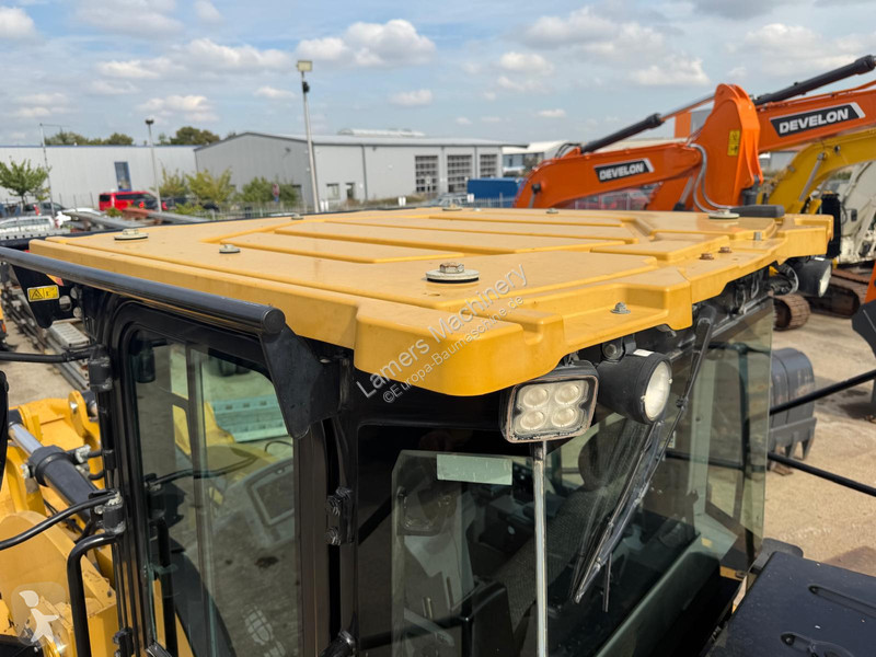 Товарач Caterpillar 982M .