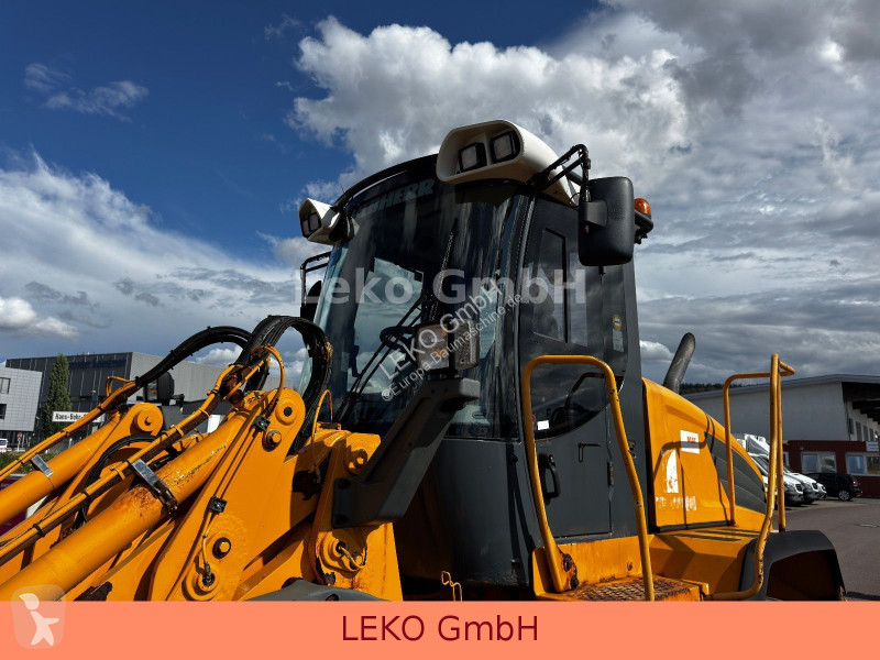 Liebherr Mit 3 Löffeln & 1 Gabel loader