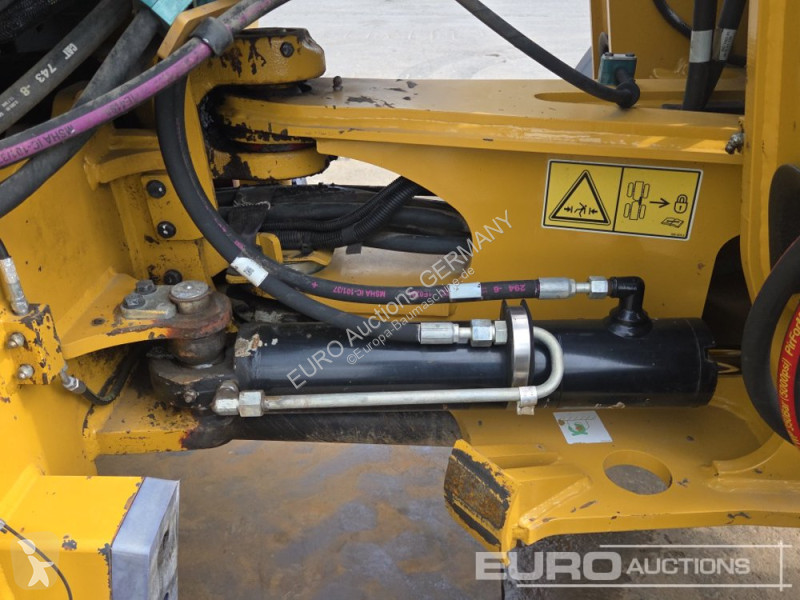 Навантажувач Caterpillar 908M