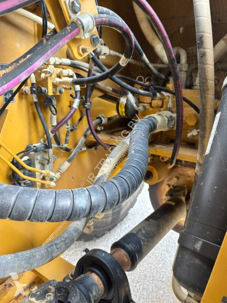 Товарач Caterpillar XE