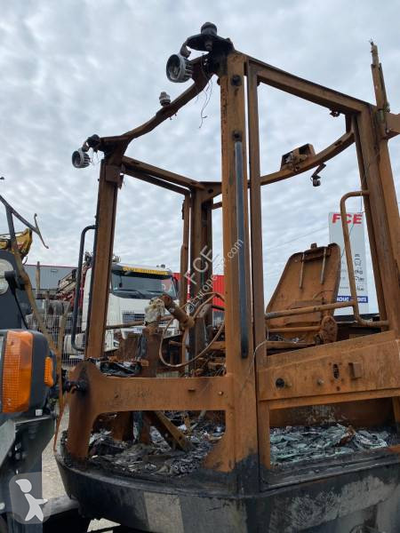 مُحمّلة Yanmar V 100 / Certificat CE endommagée