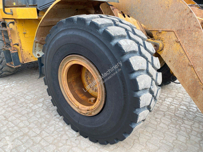 Shovel Caterpillar NVT