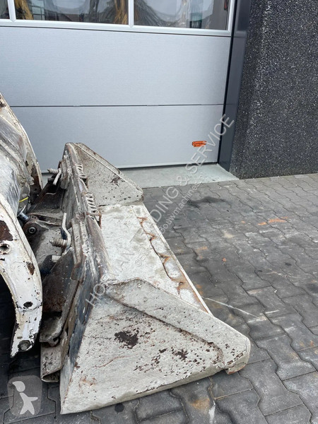Shovel Bobcat