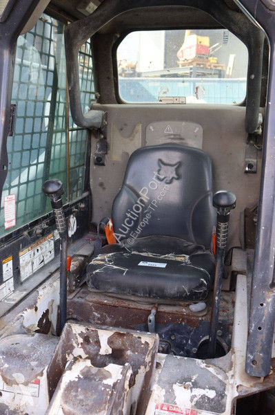 Shovel Bobcat