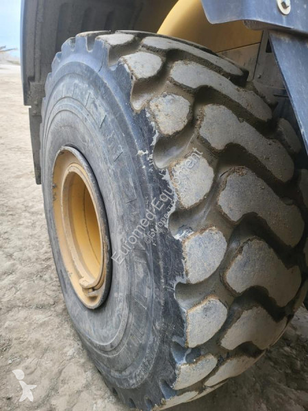 Nakladač Komatsu 7
