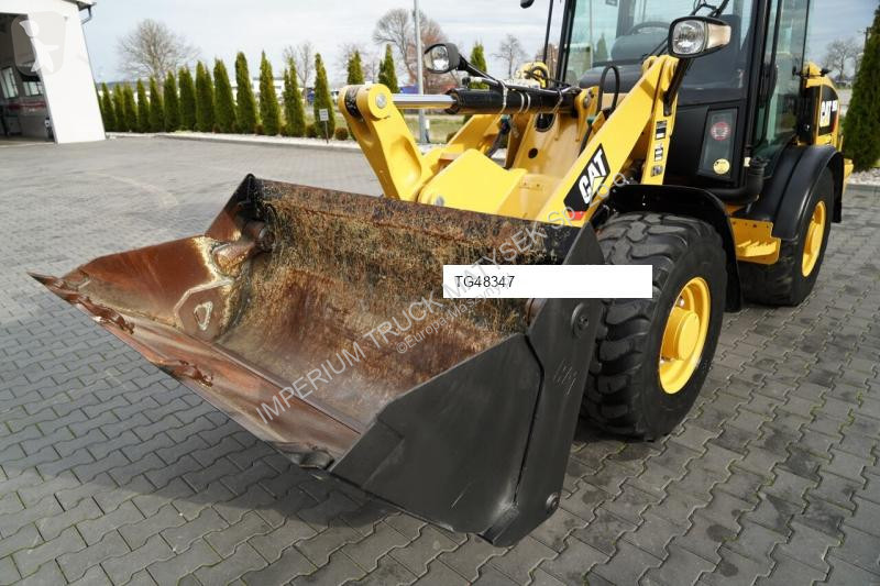 Nakladač Caterpillar 906M