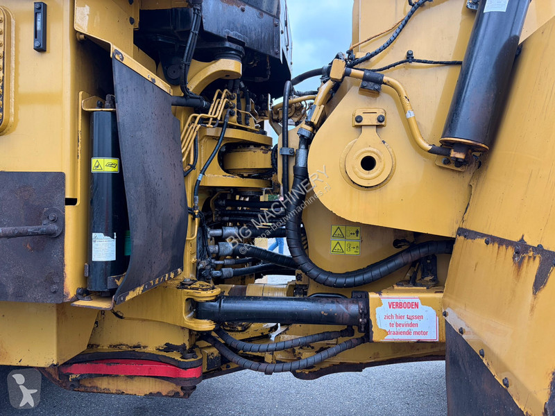 Nakladač Caterpillar 988K