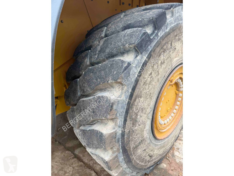 Nakladač Caterpillar 980