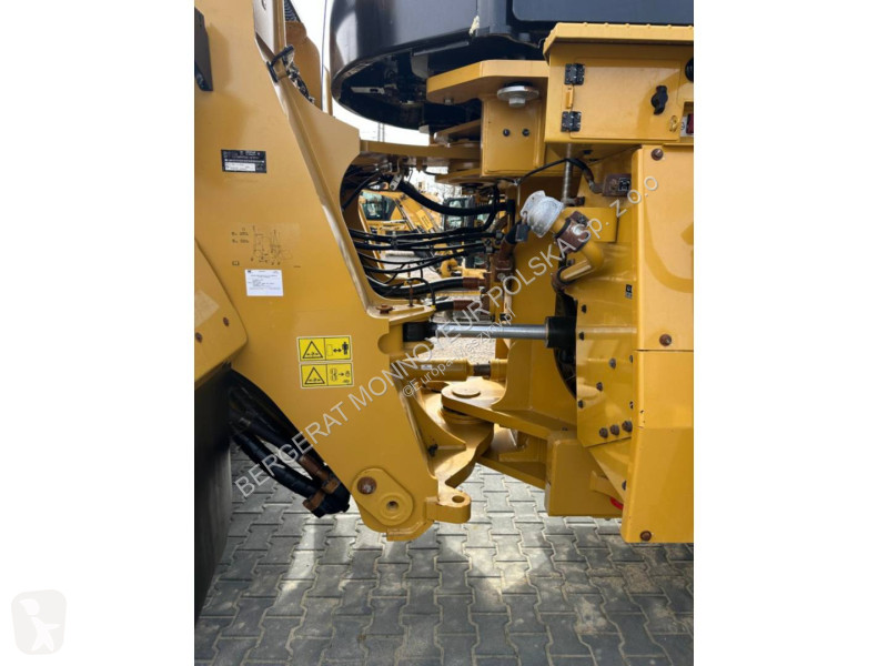 Nakladač Caterpillar 980