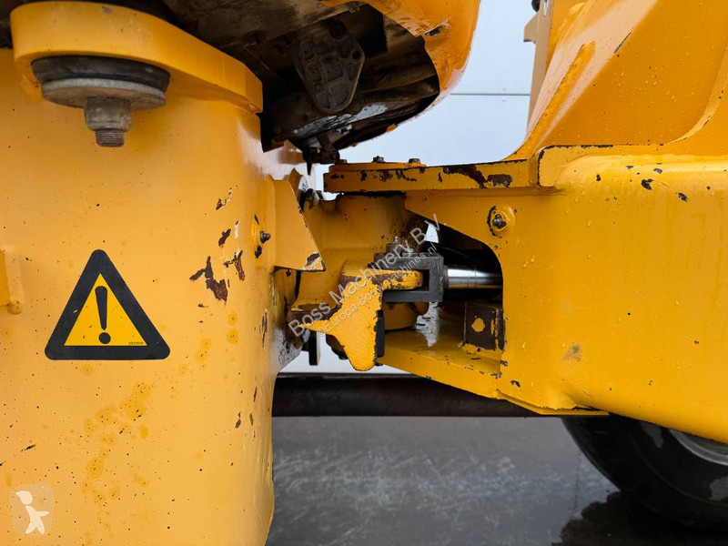 Nakladač Volvo B - Bucket + Forks / Quick Coupler