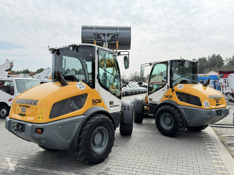 Nakladač Liebherr Compact Łyżka + Widły Super...