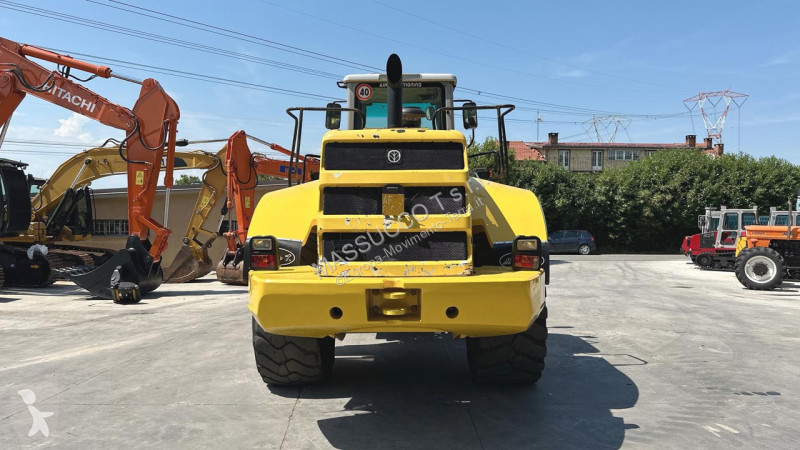 Фронтальный погрузчик New Holland