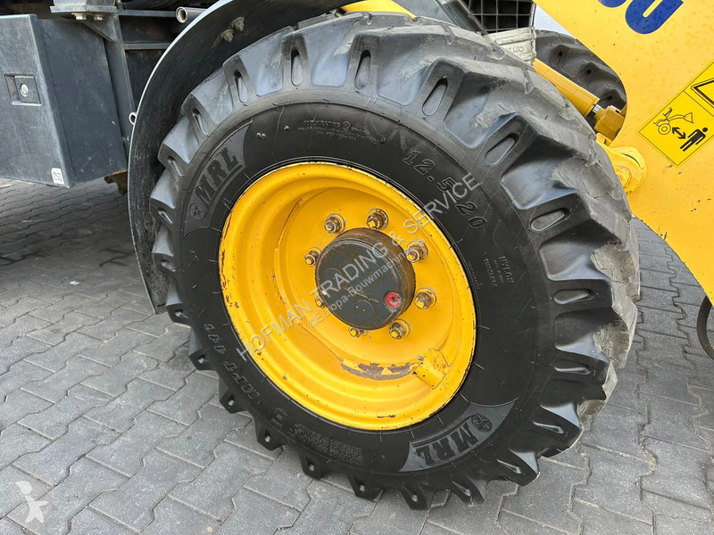 Nakladač Komatsu WA80M-7
