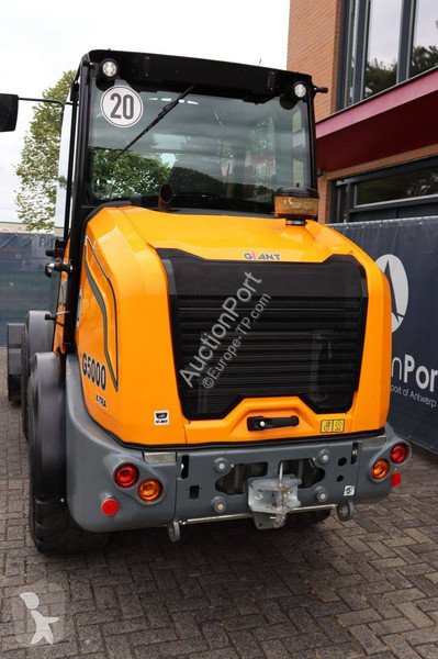 Nakladač Giant G5000 X-TRA