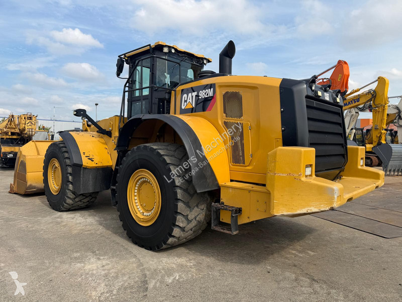 Товарач Caterpillar 982M .