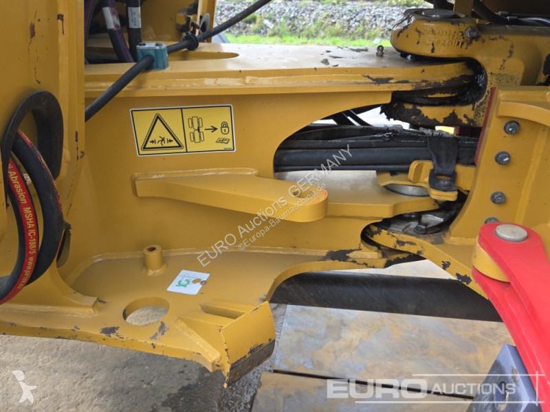 Навантажувач Caterpillar 908M