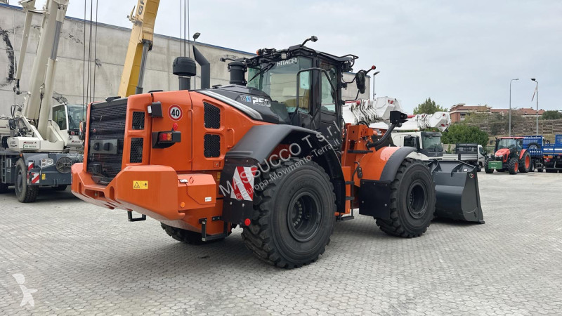 Chargeuse Hitachi 7