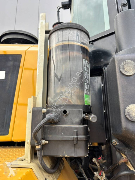 Товарач Caterpillar XE
