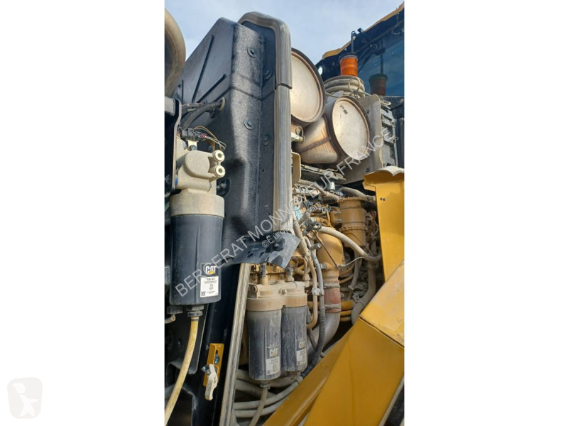 Nakladač Caterpillar 972M