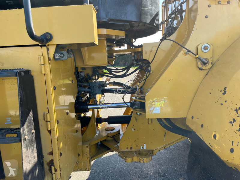 مُحمّلة Caterpillar 972M XE - CE / new tires /...