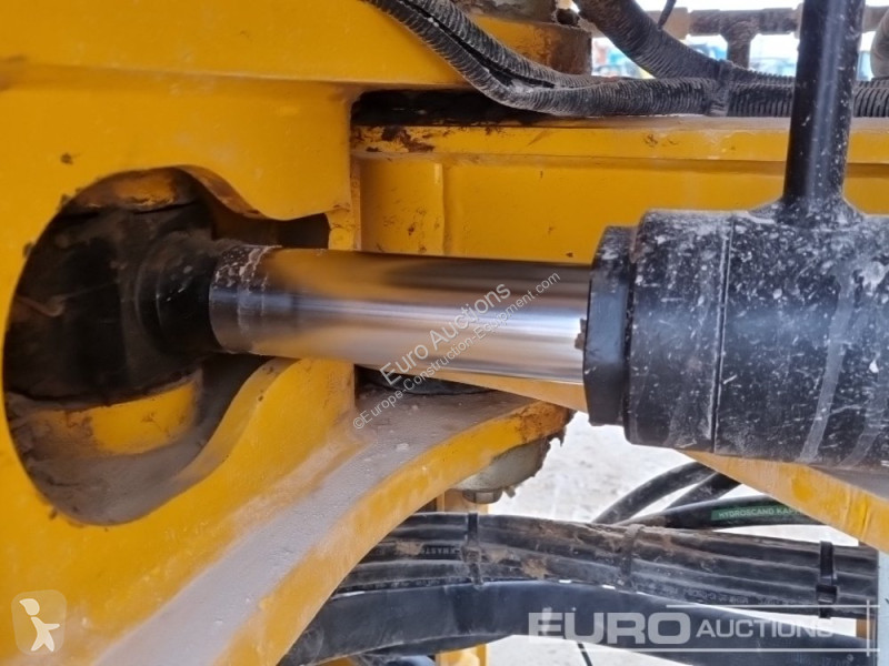 Nakladač JCB 437-55WM