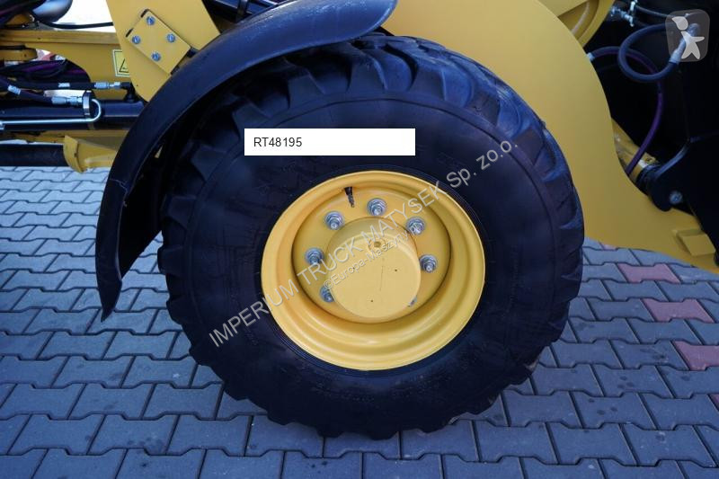 Nakladač Caterpillar 906M