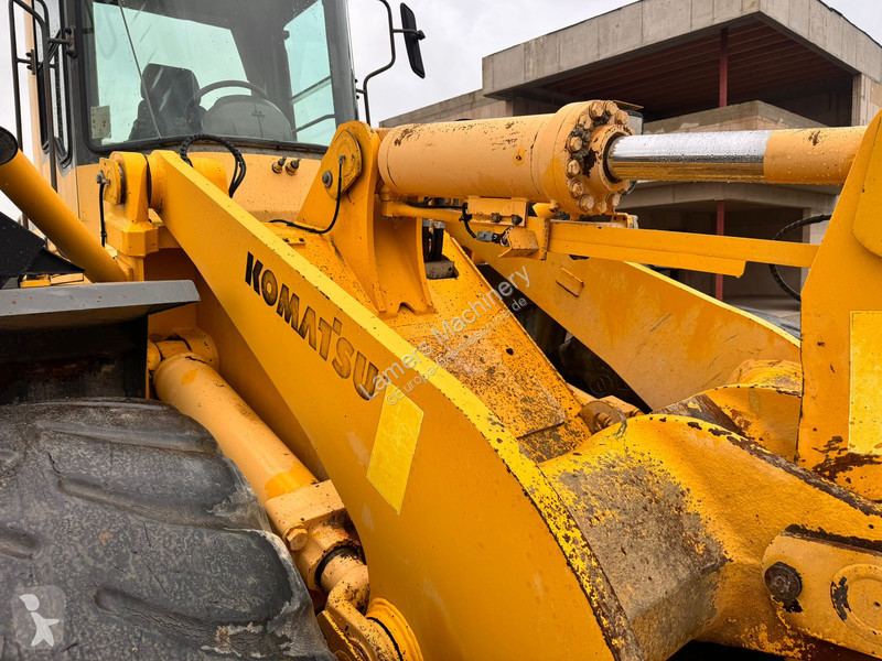 Nakladač Komatsu 3