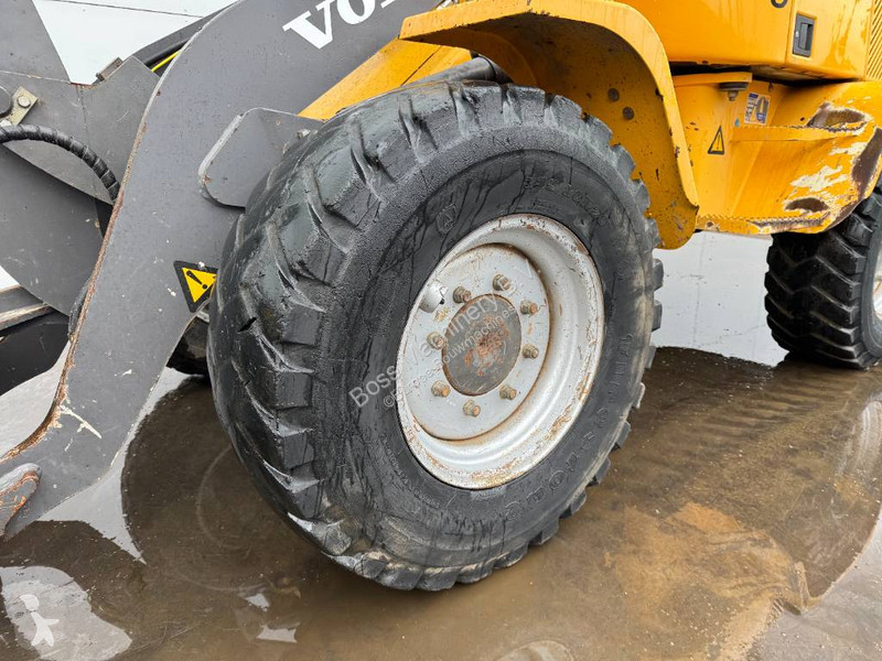 Nakladač Volvo B - Bucket + Forks / Quick Coupler