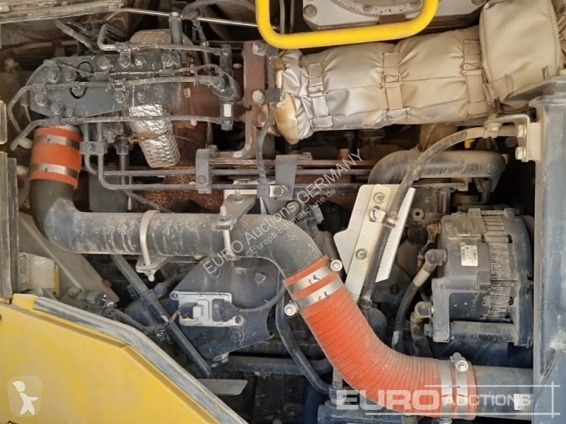 Nakladač Komatsu 8EO