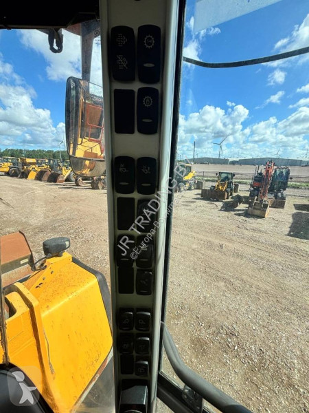 مُحمّلة Volvo L 220 H