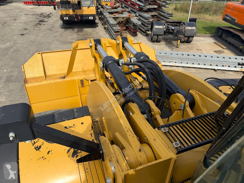 Товарач Caterpillar 982M .