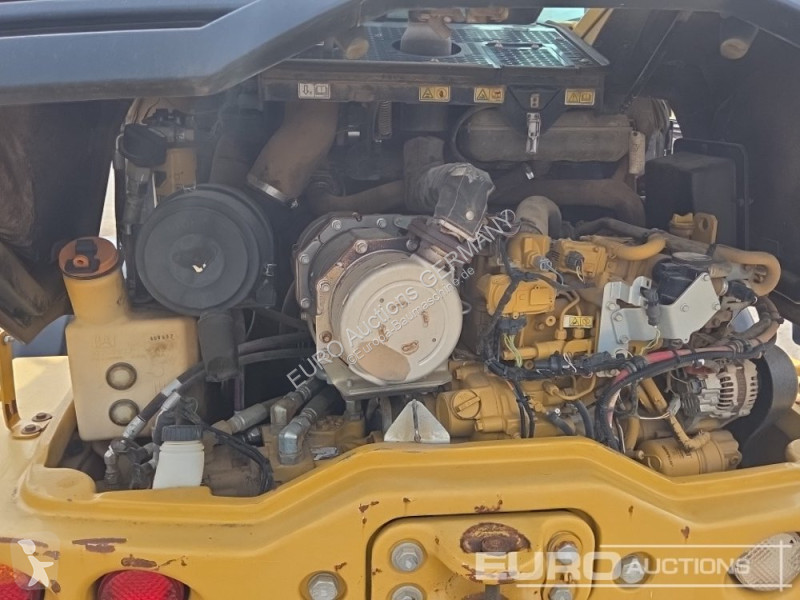 Навантажувач Caterpillar 908M
