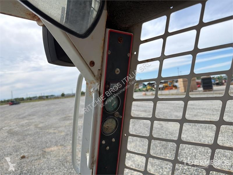 Chargeuse IHI 2041 Skid Steer Loader