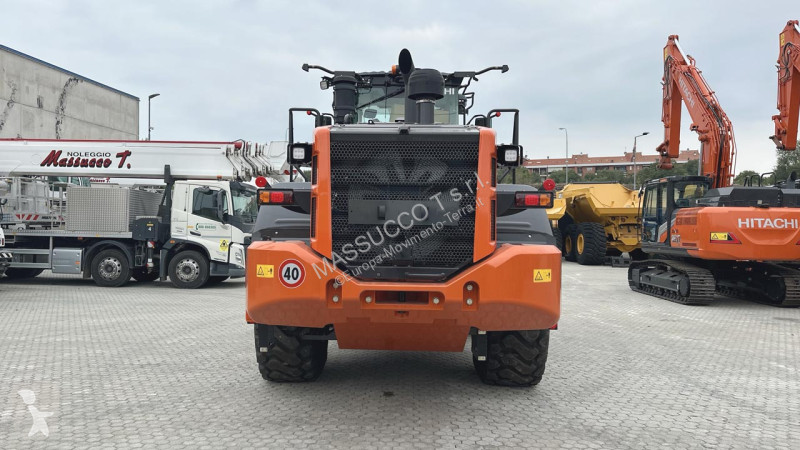 Chargeuse Hitachi 7