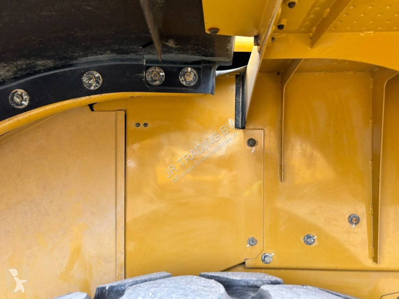 Товарач Caterpillar XE