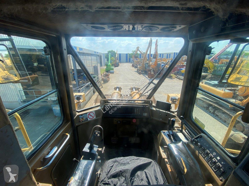 Shovel Caterpillar NVT