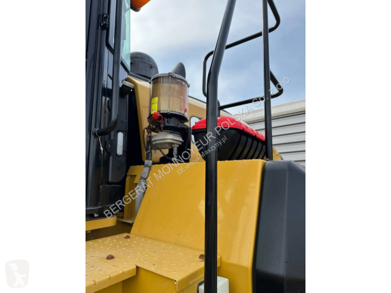 Nakladač Caterpillar 980