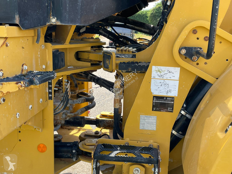 Pala Caterpillar M
