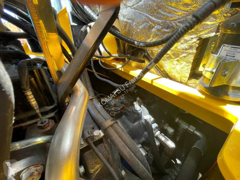 Nakladač Komatsu SK820-8E0
