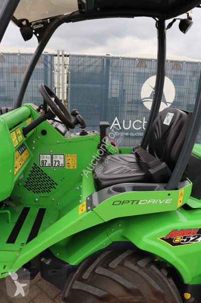 Pala cargadora Avant tecno ME527